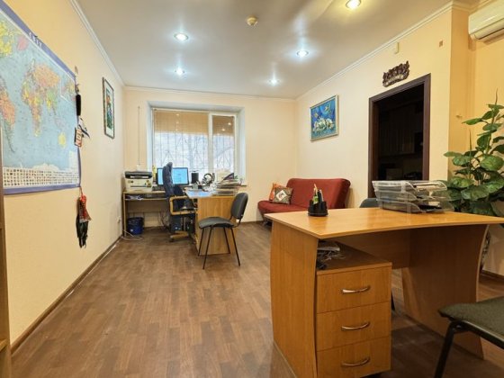 Продам помещение, 38 м.кв, 1 этаж, фасад, парковка, ремонт, мебель. Кривий Ріг