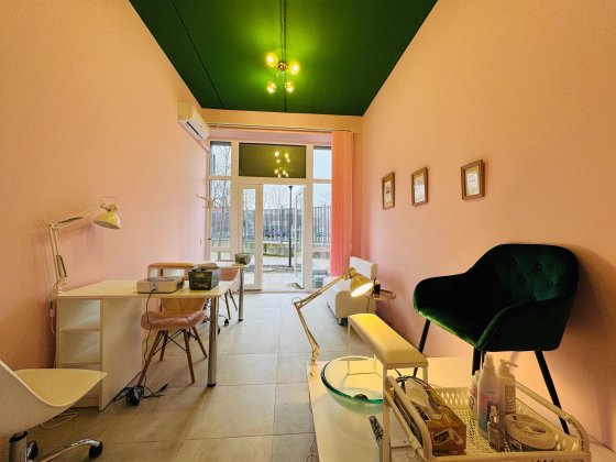 Фасадне приміщення з ремонтом і меблями. Ирпень