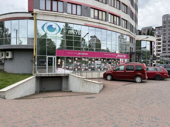 Продається приміщення під паркомісця і кладовки Ивано-Франковск