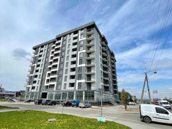 Продам здане ком. приміщення перший ряд, вул. Надрічна - Хмельницького Івано-Франківськ