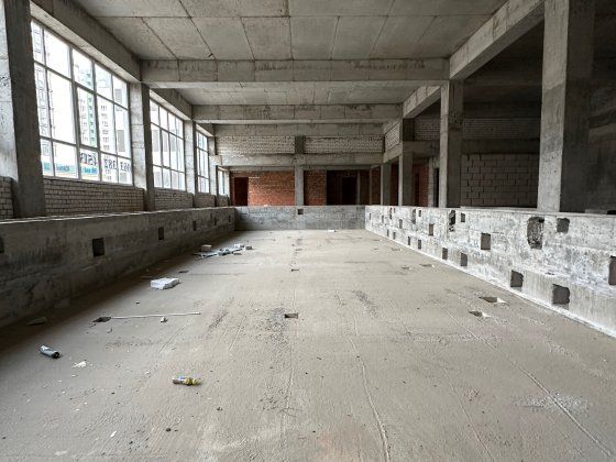 Продається фасадне приміщення з басейном в центральній частині Ірпеня Ірпінь