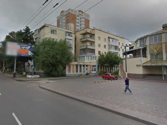 Центральна вулиця, окремий вхід Полтава