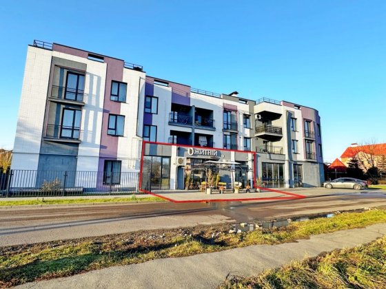 Продаж приміщення в новобудові з орендарями. Ровно