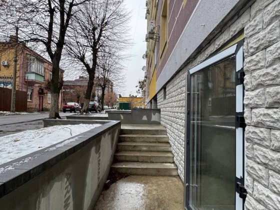 Продам приміщення в центрі міста, по вул. Тиха, фасадне 80.1 квадрат Рівне