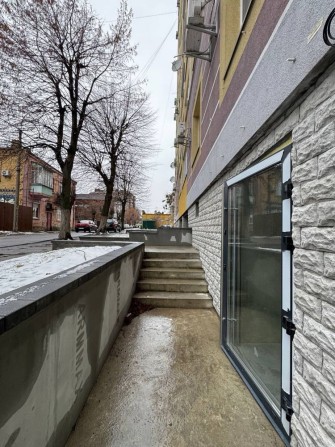 Продам приміщення в центрі міста, по вул. Тиха, фасадне 80.1 квадрат - фото 1