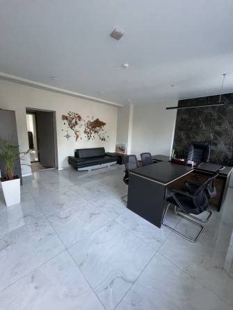 Продам офисное помещение площадью 600 кв.м на ТРАМПАРКЕ - фото 1
