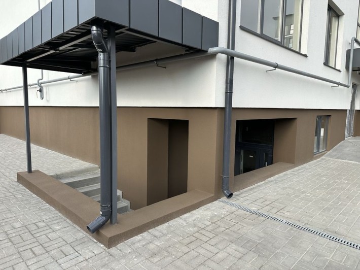 Продам комерційне приміщення з окремим входом в новобудові - фото 1