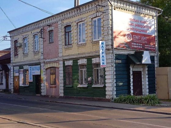 Приміщення центр міста по вул.П.Дорошенка 2, 160 кв. 6 сот.землі Рівне