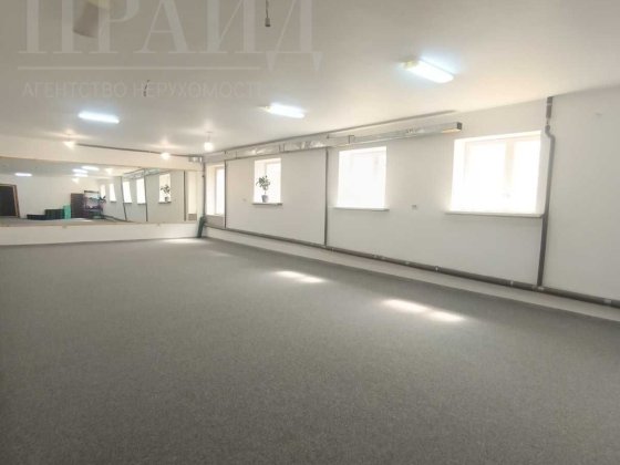 Напівпідвальне приміщення в Центрі міста Суми Сумы