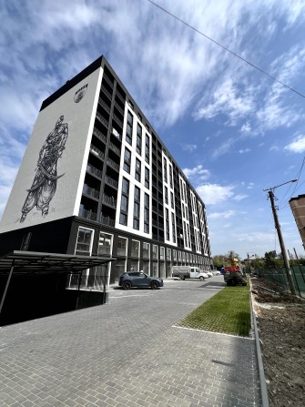 Комерція на 1 поверсі з великим трафіком в новобудові в центрі - фото 1
