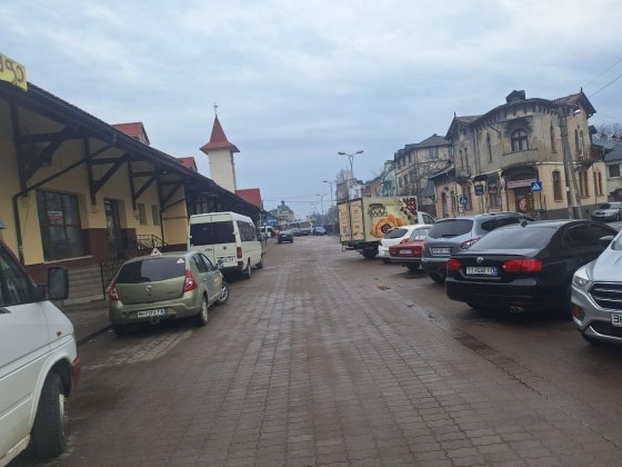 Знижено ціну -150000 $ приміщення в центрі  1-2 пов.   пл.1200 кв.м . Ивано-Франковск