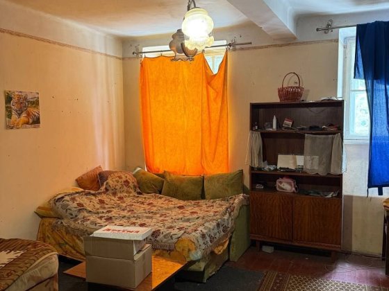 Продається 5 окремих приміщень біля Університету Черновцы