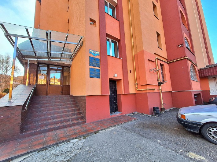 Продам офісні приміщення 115,3 кв.м  вул. К. Любомирського, 7 - фото 1