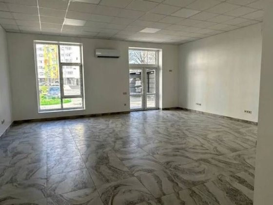 Продаж комерційного приміщення з орендарями 90 м2 м-рн Пасічна Івано-Франківськ