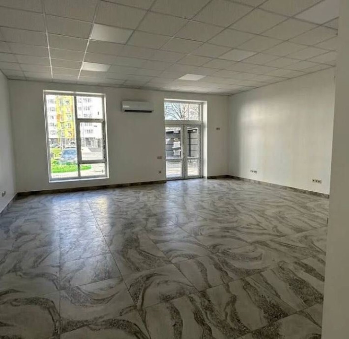 Продаж комерційного приміщення з орендарями 90 м2 м-рн Пасічна - фото 1
