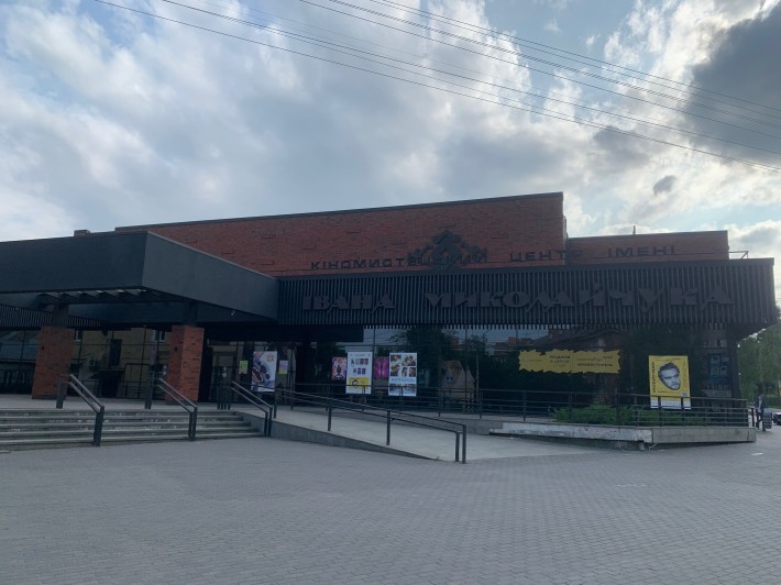 МІ Продається фасадне приміщення по вулиці Головній біля кінотеатру - фото 1