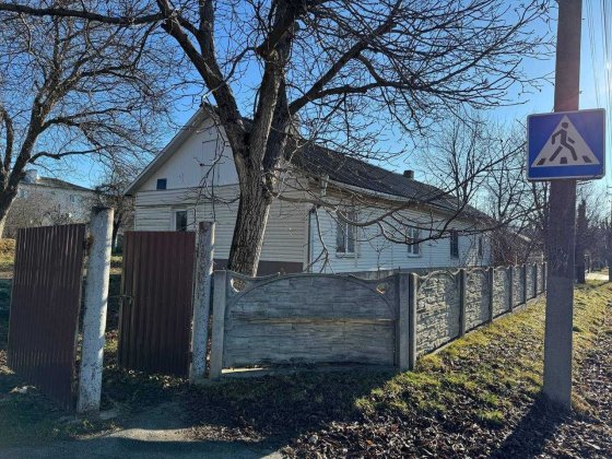 Одноповерхова будівля S= 182.5 м2. Чернівці, вул. Підкови 26 Чернівці