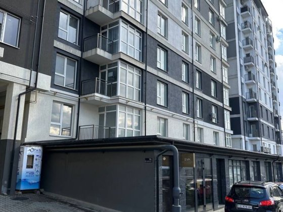 Продаж комерційного фасадного приміщення Паркова Зона Черновцы