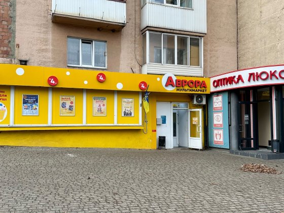 СМ Половина магазину продається, кут Головна - проспект Незалежності Черновцы