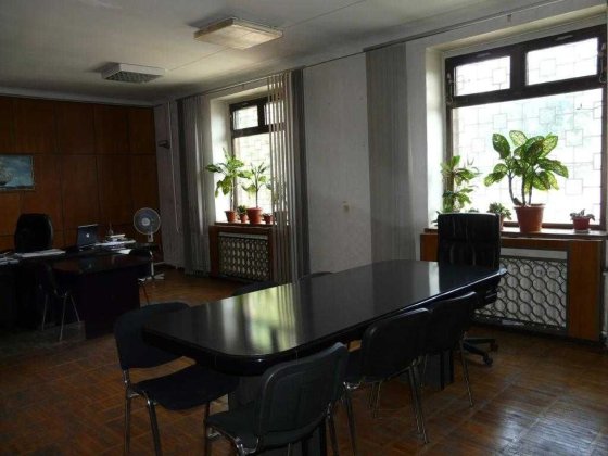 Пропонується до продажу адміністративно-виробнича будівля. Черкаси