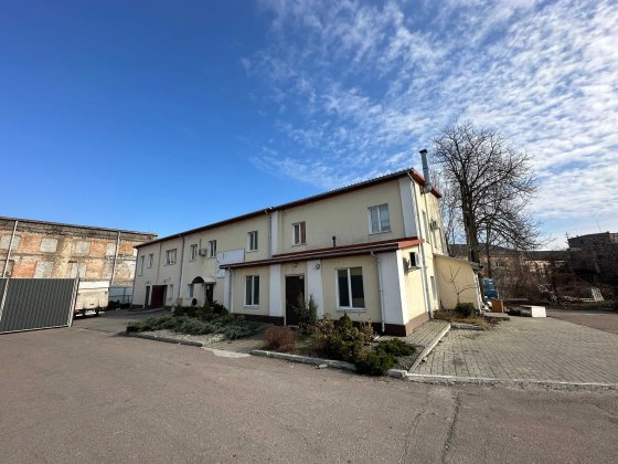 Продається будівля 813м2 по вул.Добровольского 1, р-н 700-річчя. Черкаси