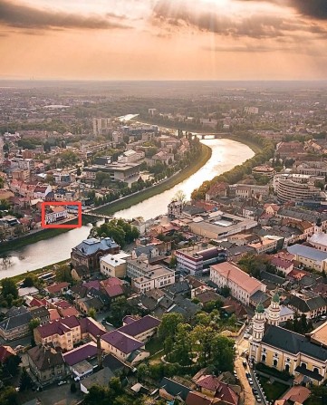 Продам  нежитлове приміщення в центрі м. Ужгород Пл. Шандора Петефі 1 - фото 1