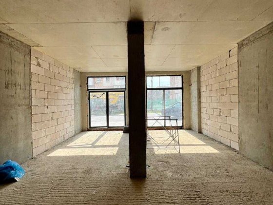 Продам комерцію на 1 поверсі з великим трафіком в новобудові в центрі Івано-Франківськ