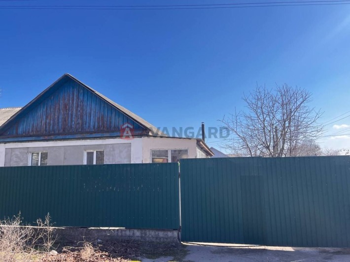 Продається комплекс комерційних будівель на ділянці 10 сот. - фото 1