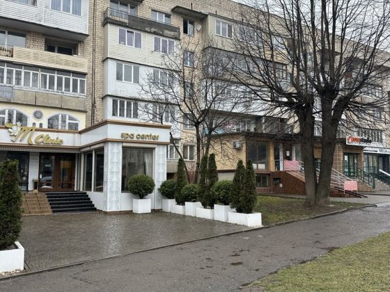 Продаж фасадного комерційного приміщення Чернівці