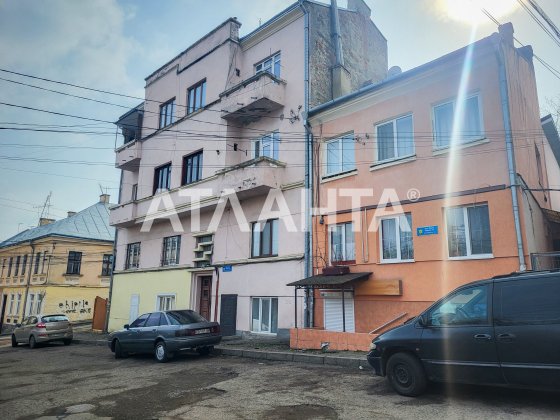 Багатоцільова комерція на Турецькій площі. Черновцы