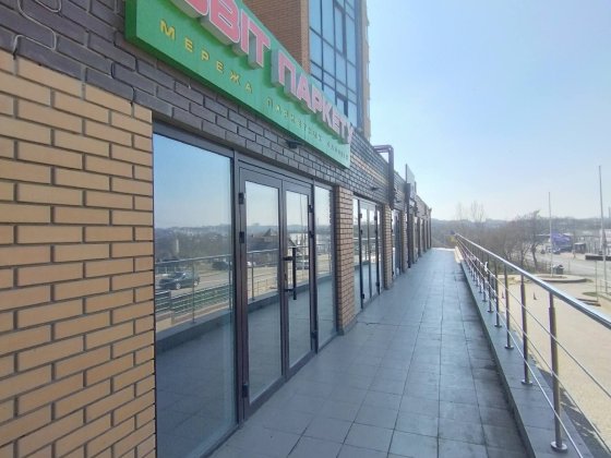 Продаж комерції ЖК Кришталеве Озеро 93,9м² Черновцы