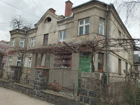 Продам 3 кім квартиру під бізнес в центрі. Ужгород