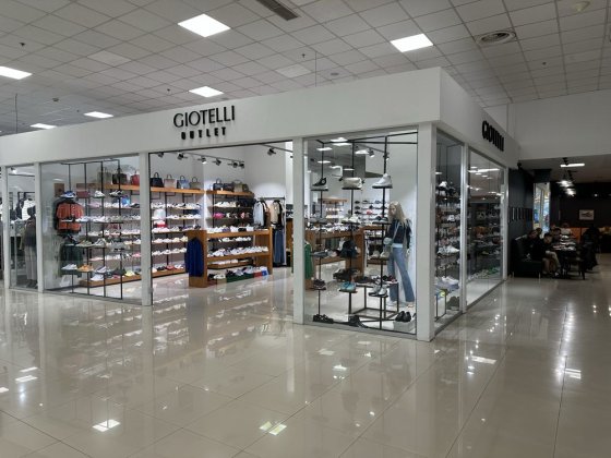 Продам ( готовий бізнес) функціонуючий магазин брендового взуття. Київ