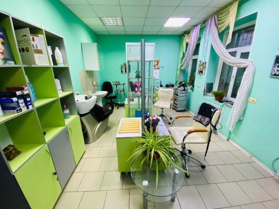 Продаж  приміщення діючої перукарні з обладнанням і меблями. Черкаси