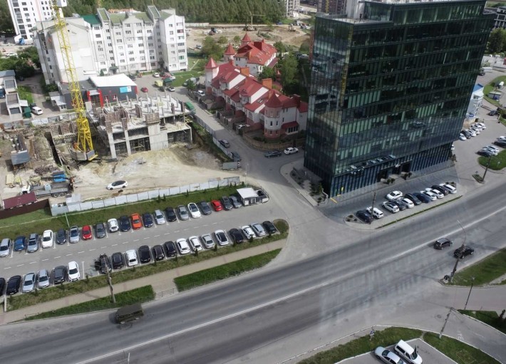 Комерційне приміщення в новому будинку з великим трафіком - фото 1