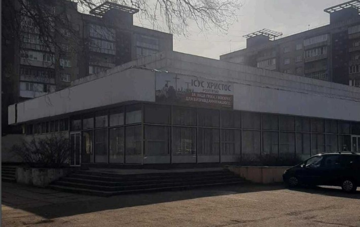 Кінотеатр з прибудовами, 1111 кв. м, вул. Смілянська, 113/1 - фото 1
