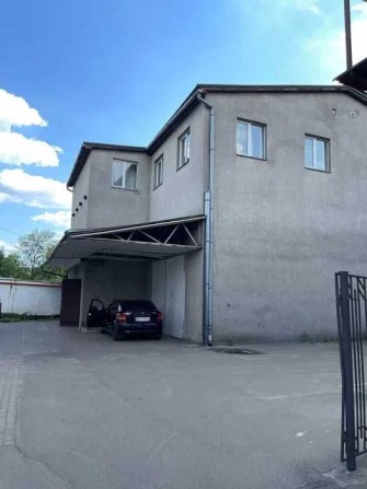 Продам 2 окремі будівлі на приватизованій території ! Київ! є орендарі - фото 1