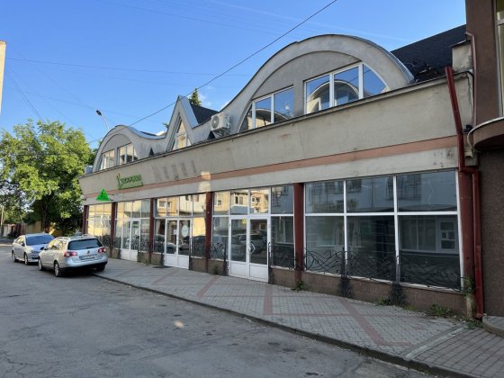 Продам  магазин по Швабській 25/А Ужгород