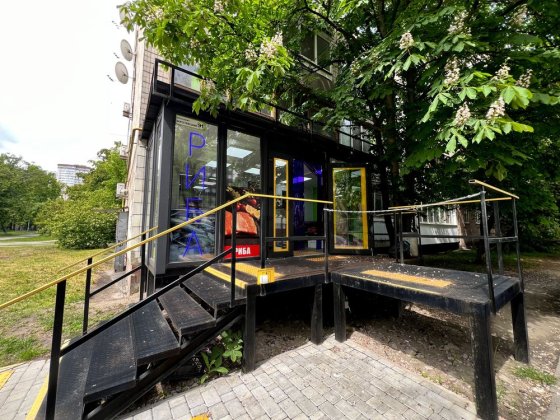 Продаж торгівельного приміщення з орендарем. Берестейський проспект Київ