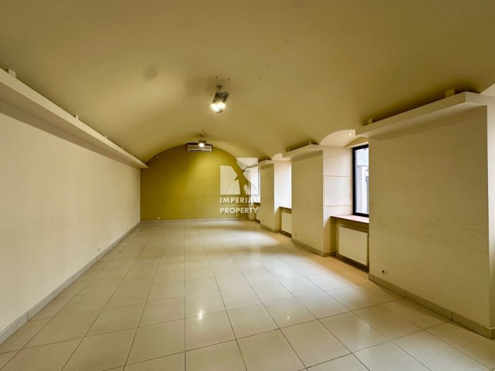 Продажа комерційного приміщеня в центрі Ужгород!  пл. Театральна - фото 1