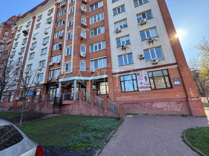 ТОП цена и локация. Продажа коммерческого помещения на Нивках - фото 1