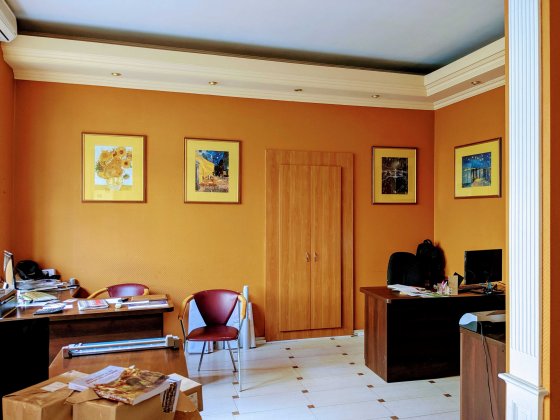 Продається просторе комерційне приміщення у центрі міста Ужгород