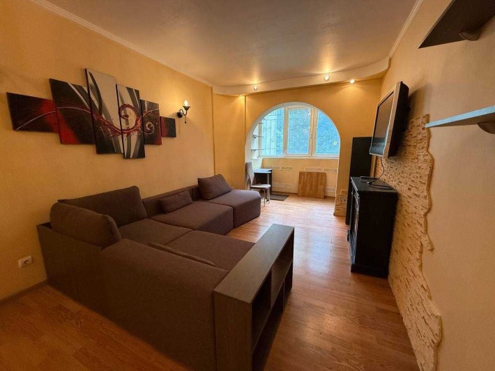 Продаж квартири під комерцію. 2 кімнати.З підвалом.Центр міста. ID:726 - фото 1