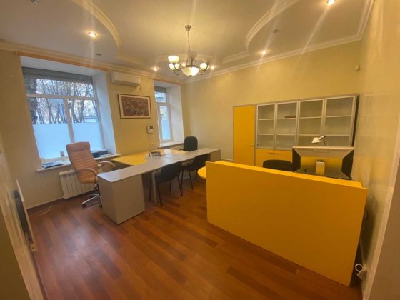 Продаэться офісне приміщення по вул.Левандовська(Оніщенко)8/15 Київ