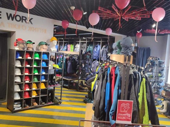 Продам магазин з офісно складськими приміщеннями вул Любецька 56 Чернигов