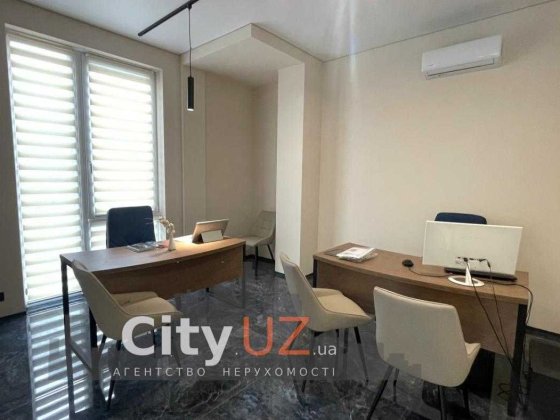 В Ужгороді продається офіс у новобудові Ужгород