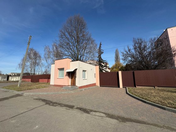 Продаж окремостоячого приміщення на закритій території Черкаси