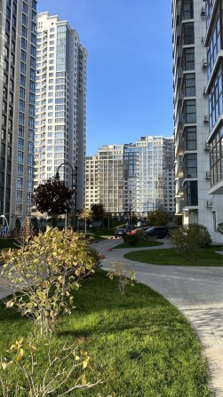 Продаж  фасадного приміщення на вїзді в жк Новопечерські Липки - фото 1