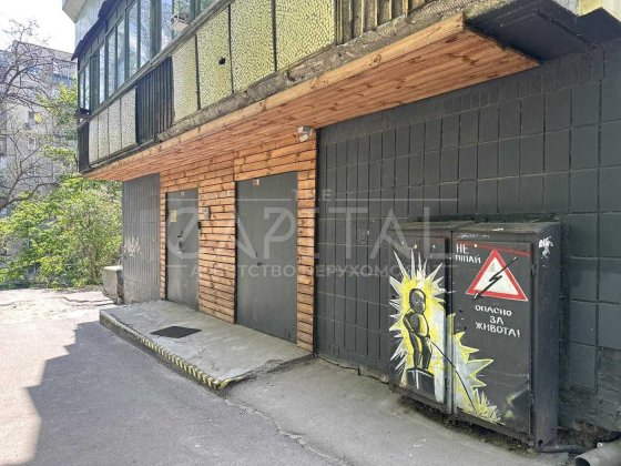 ПРОДАЖА фасадного помещения по низу рынка, Соломенка, 700$ за м2 Киев