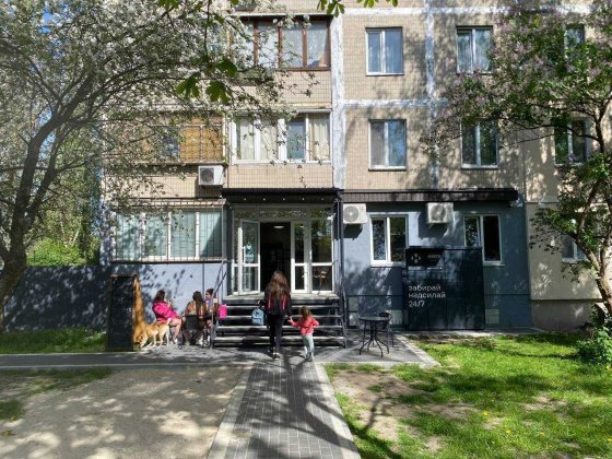 Продажа приміщення з орендарем. Фасад, поруч ринок та супермаркет. Київ